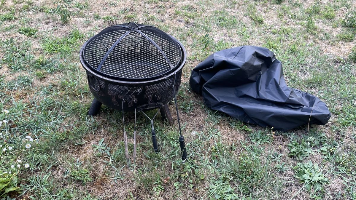 Cheminée d'extérieur: Feuerschale Grill mit Abdeckung und Zubehör – D'occasion à Kloten par Sheogorat