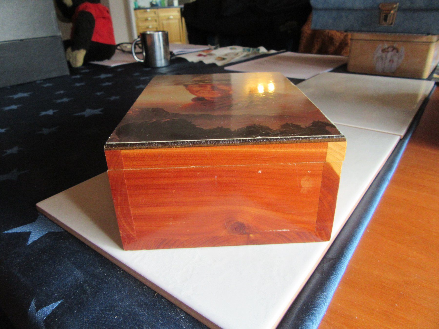 Altro in Decorazioni & Accessori: Holz Dose Schachtel mit Bild von John Wayne – Usato da Wattwil venduto da wampi 3