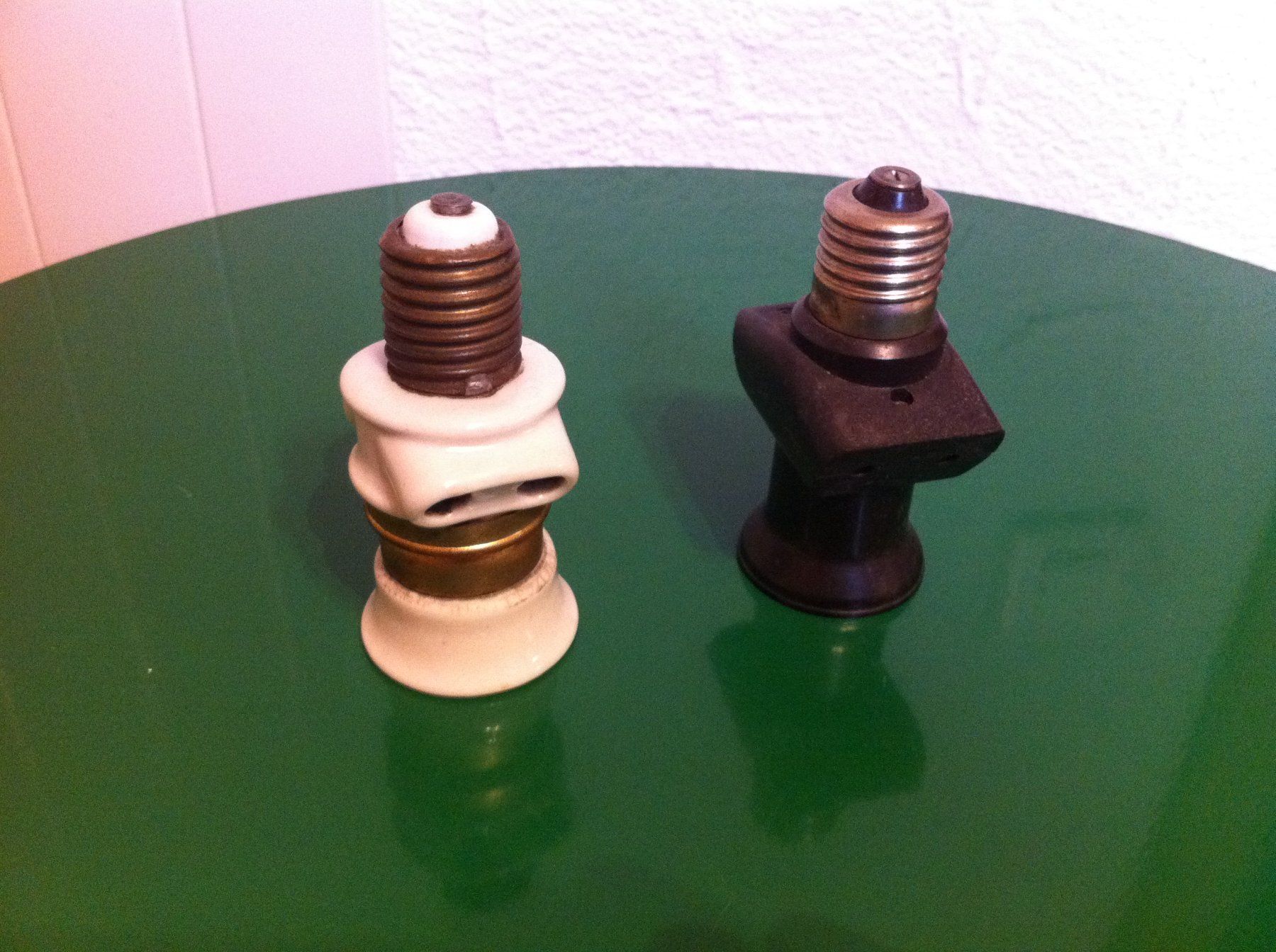 Spine: 2 Stromschelm E 27 – Usato da Brunnen venduto da Artemis53 1