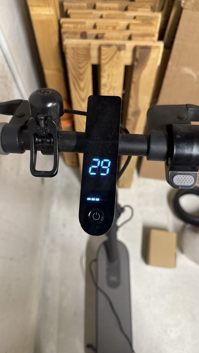 Xiaomi Kickboard: Xiaomi E-Scooter, mit Originalzubehör, Top Zustand – Gebraucht aus Münchenbuchsee von famhofer 1