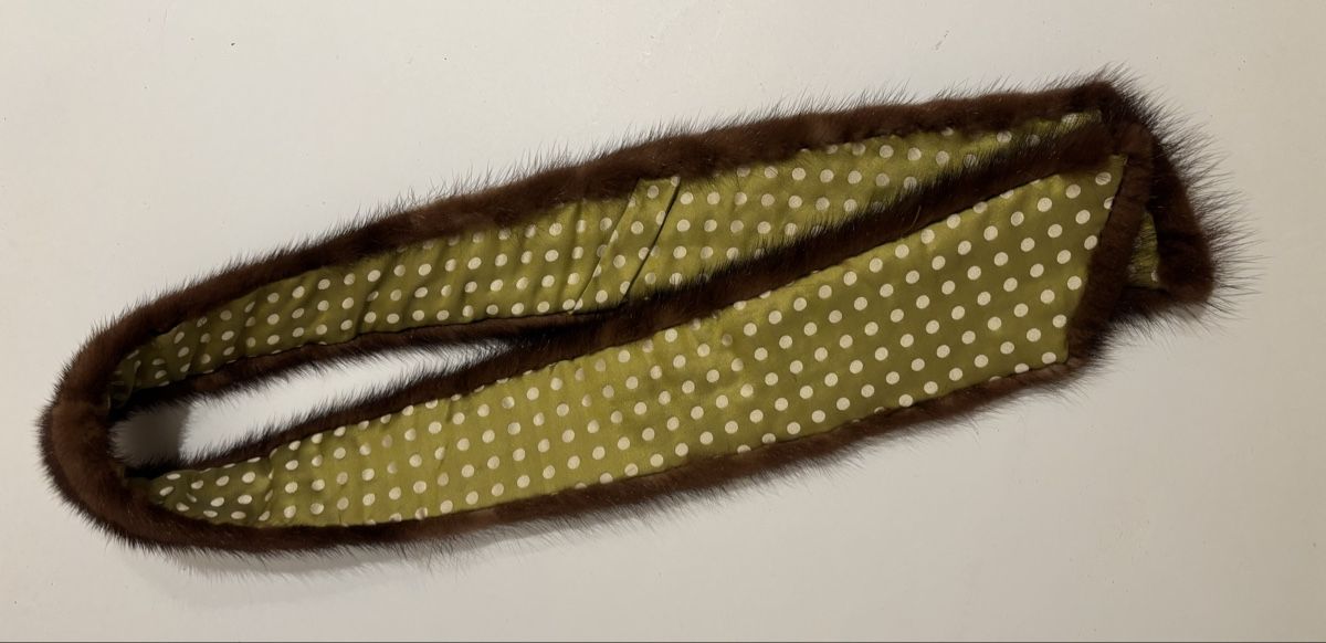 Ines Boesch & Co. Foulard & Sciarpe: Nerz Echarpe von Ines Boesch – Usato da Erlenbach ZH venduto da itemstobepruchased 1