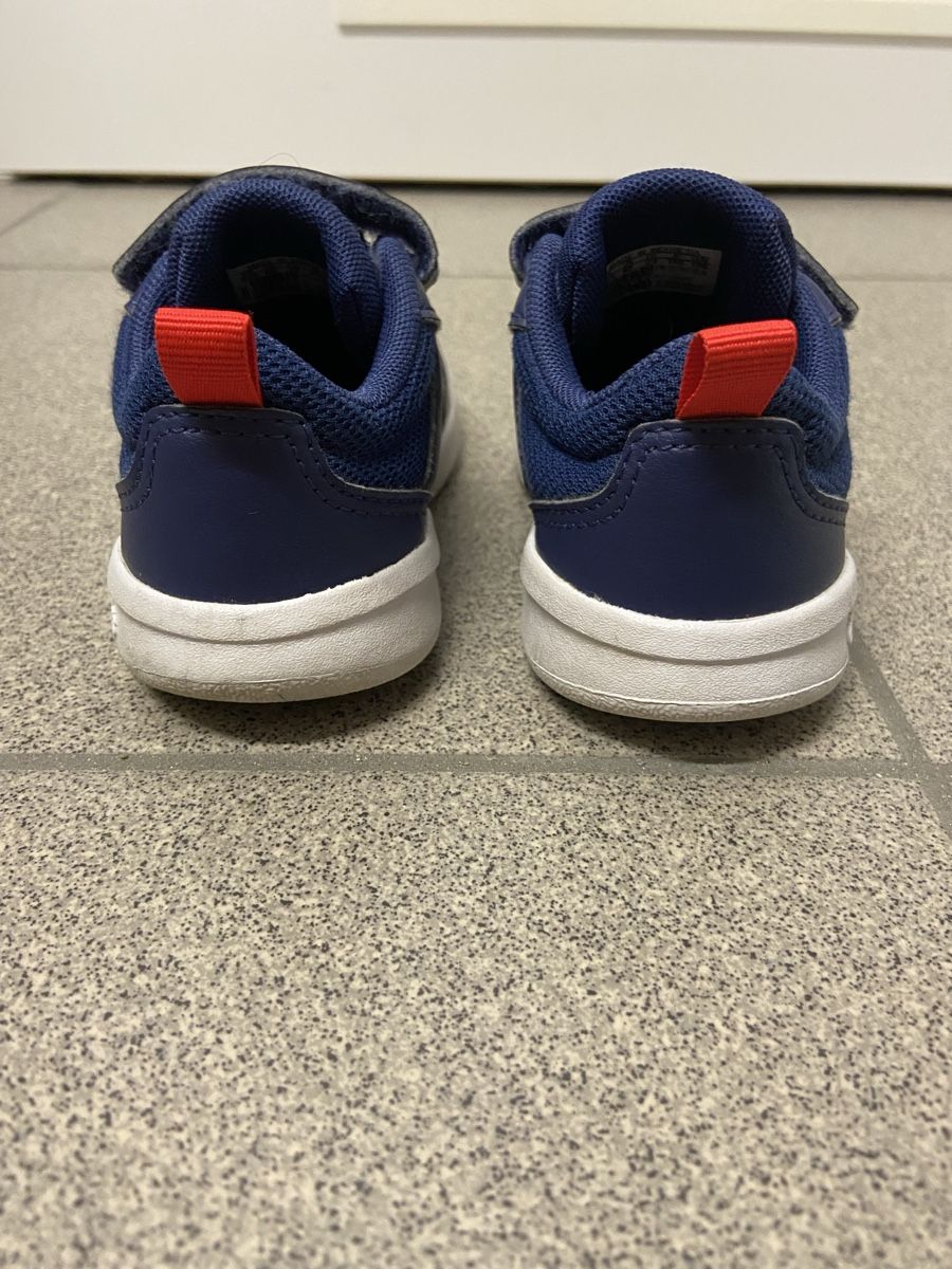 Adidas Scarpe per ragazzi: Sneaker Adidas 23 – Usato da Arbedo venduto da gregmccooper 2