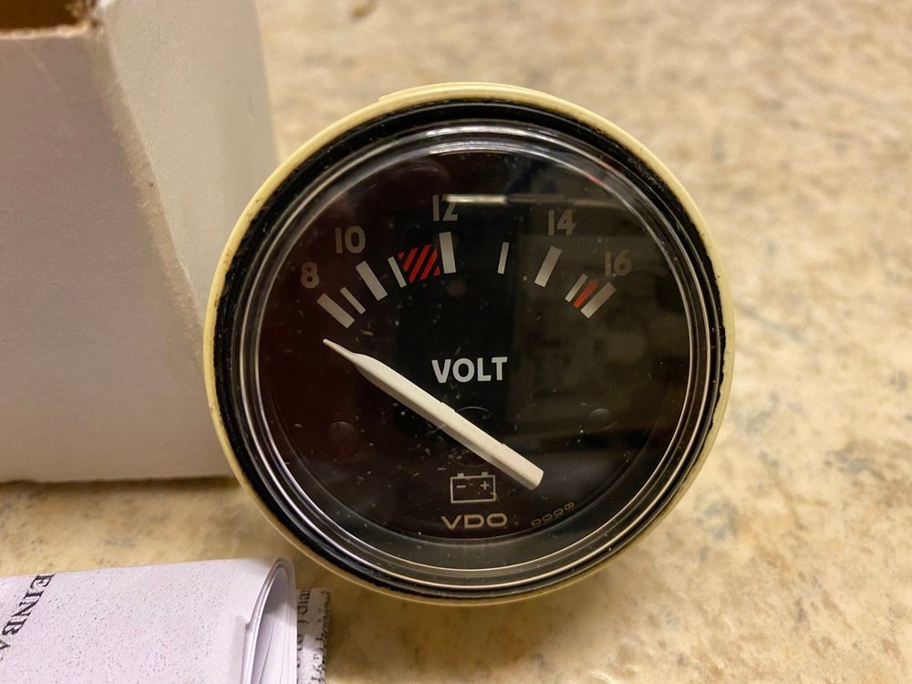 Spannungsanzeige / Voltmeter 12V