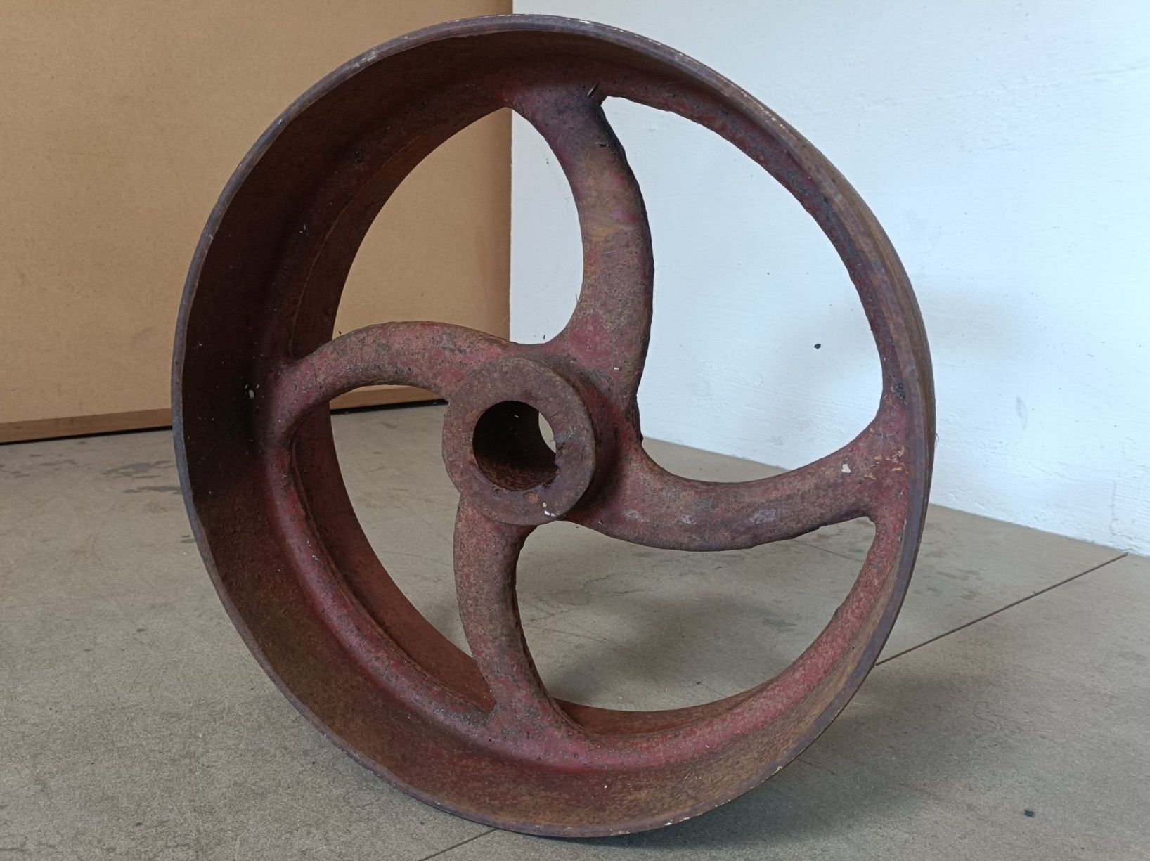 Pneus & Kompletträder: Alte Antriebsrad, Rad, Metallrad, Durchmesser ca. 45 cm. – Gebraucht aus Hombrechtikon von Unser_Hofer 2