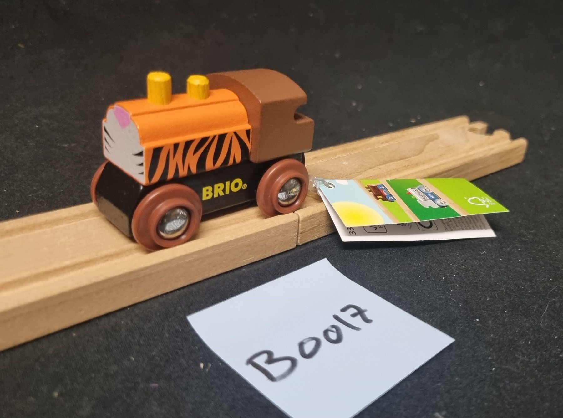 Brio Giocattoli: Brio Super Sammel Lok Tiger – Nuovo (secondo la descrizione) da Willisau venduto da Hilbrand-Handel 1