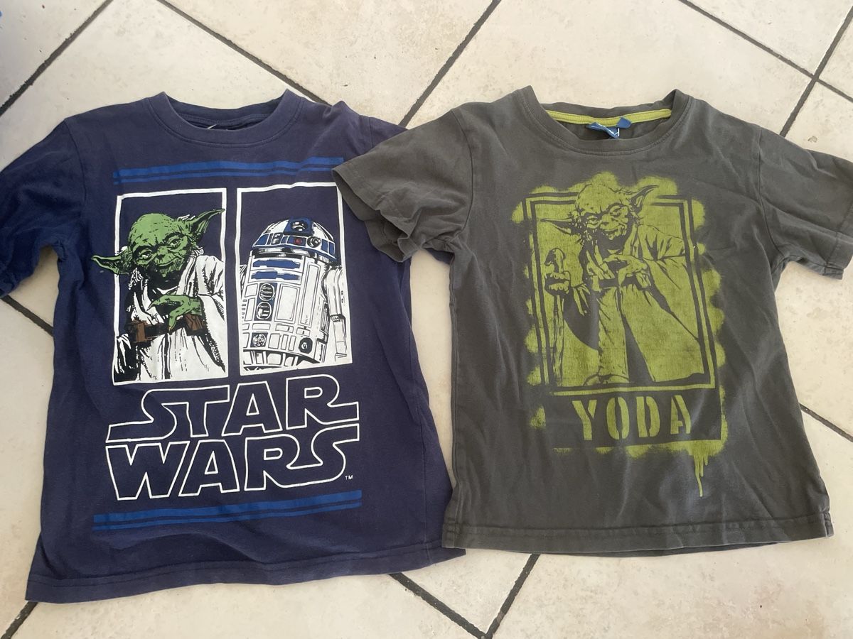 Star Wars Chemises, T-shirts & Polos: 2 Star Wars T-Shirts Gr.128 – D'occasion à Obergerlafingen par cabo4