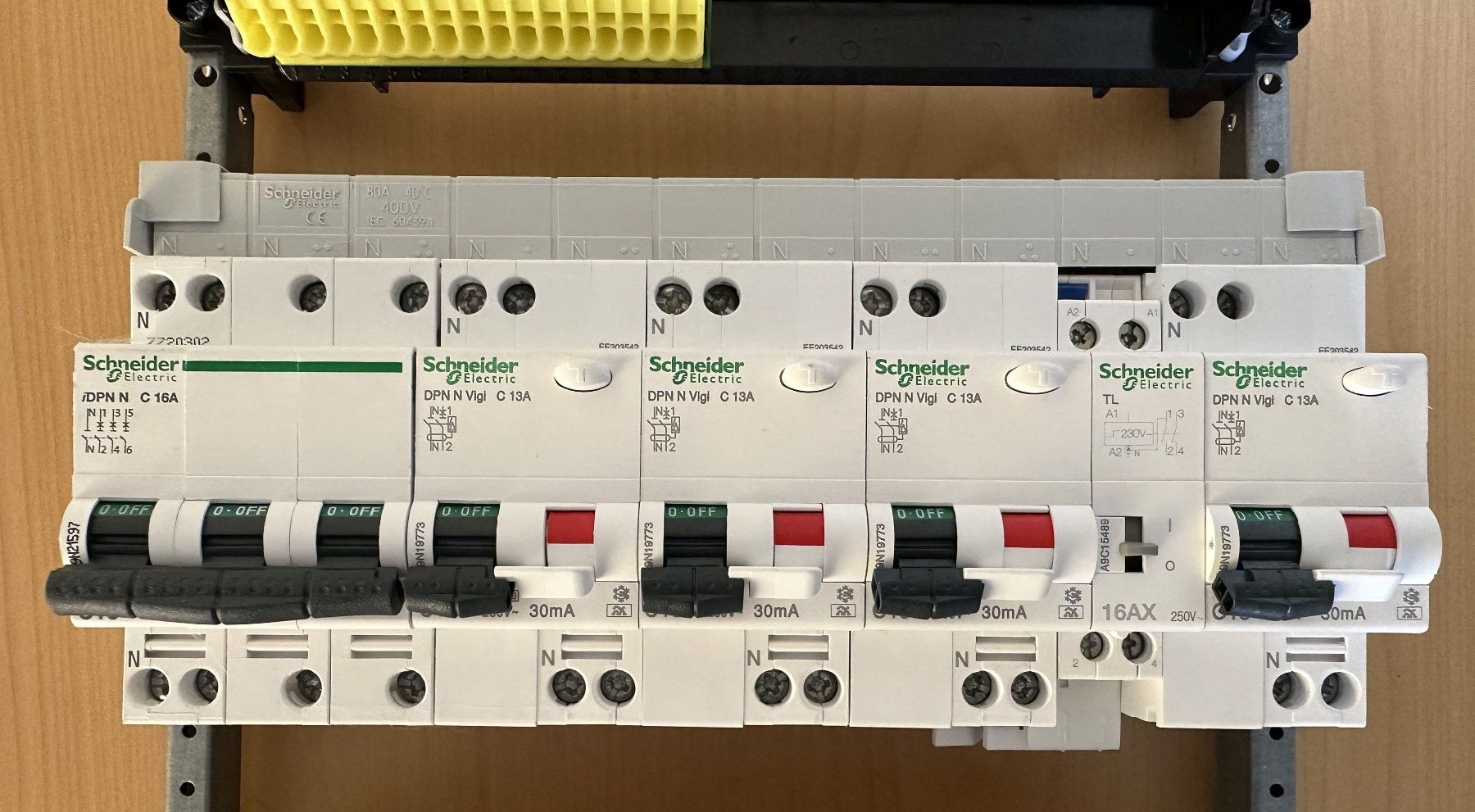 Schneider Interrupteurs: Schneider Electric - FI/LS - LS-Schalter – D'occasion à Dielsdorf par Empowered 2