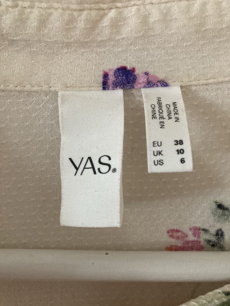 Camicette: Bluse YAS Blumenmuster weiss Grösse 38 – Usato da Zürich venduto da Timbera 1