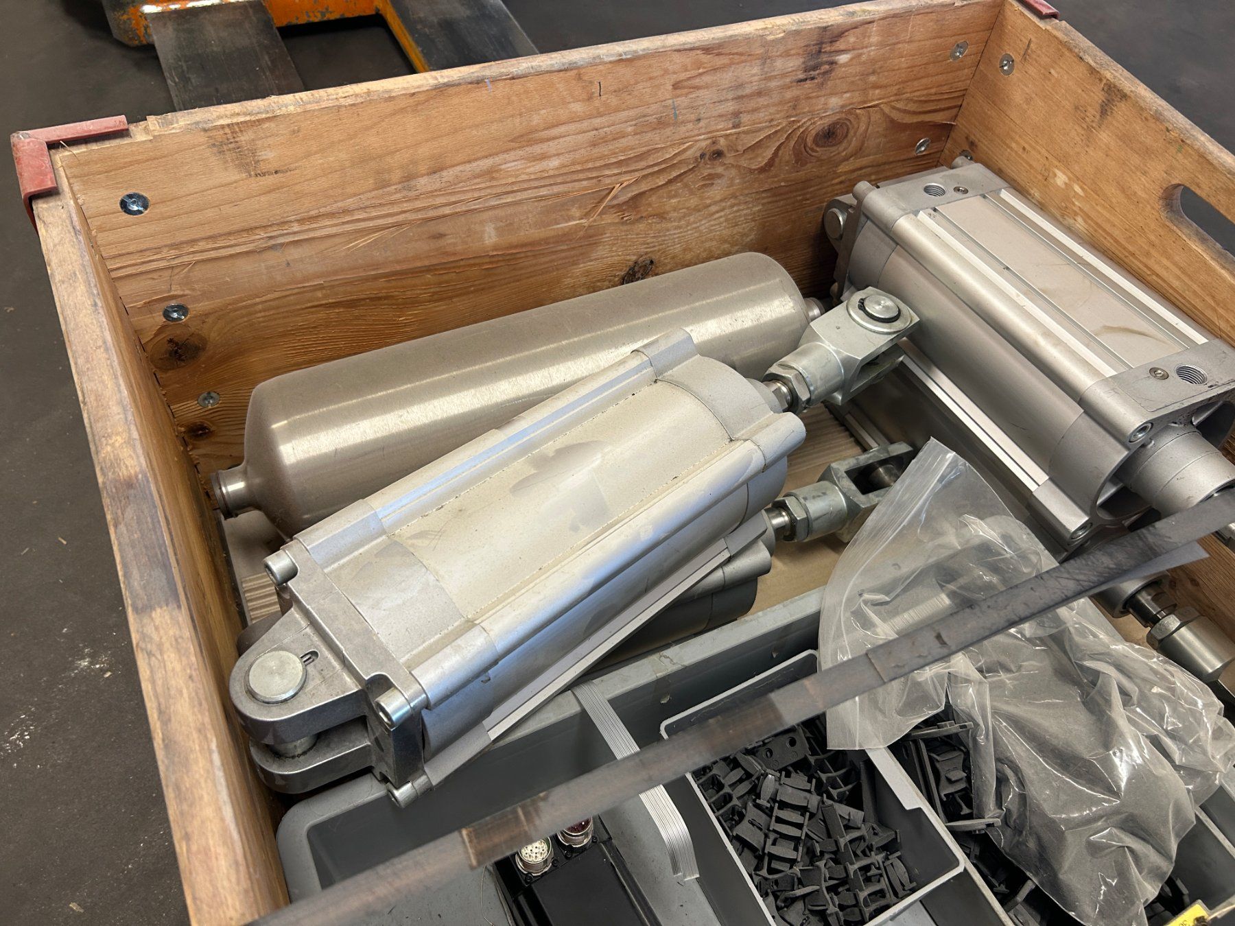 Altre forniture industriali: Posten Pneumatikzylinder – Usato da Zofingen venduto da Maschinenfabrik 2