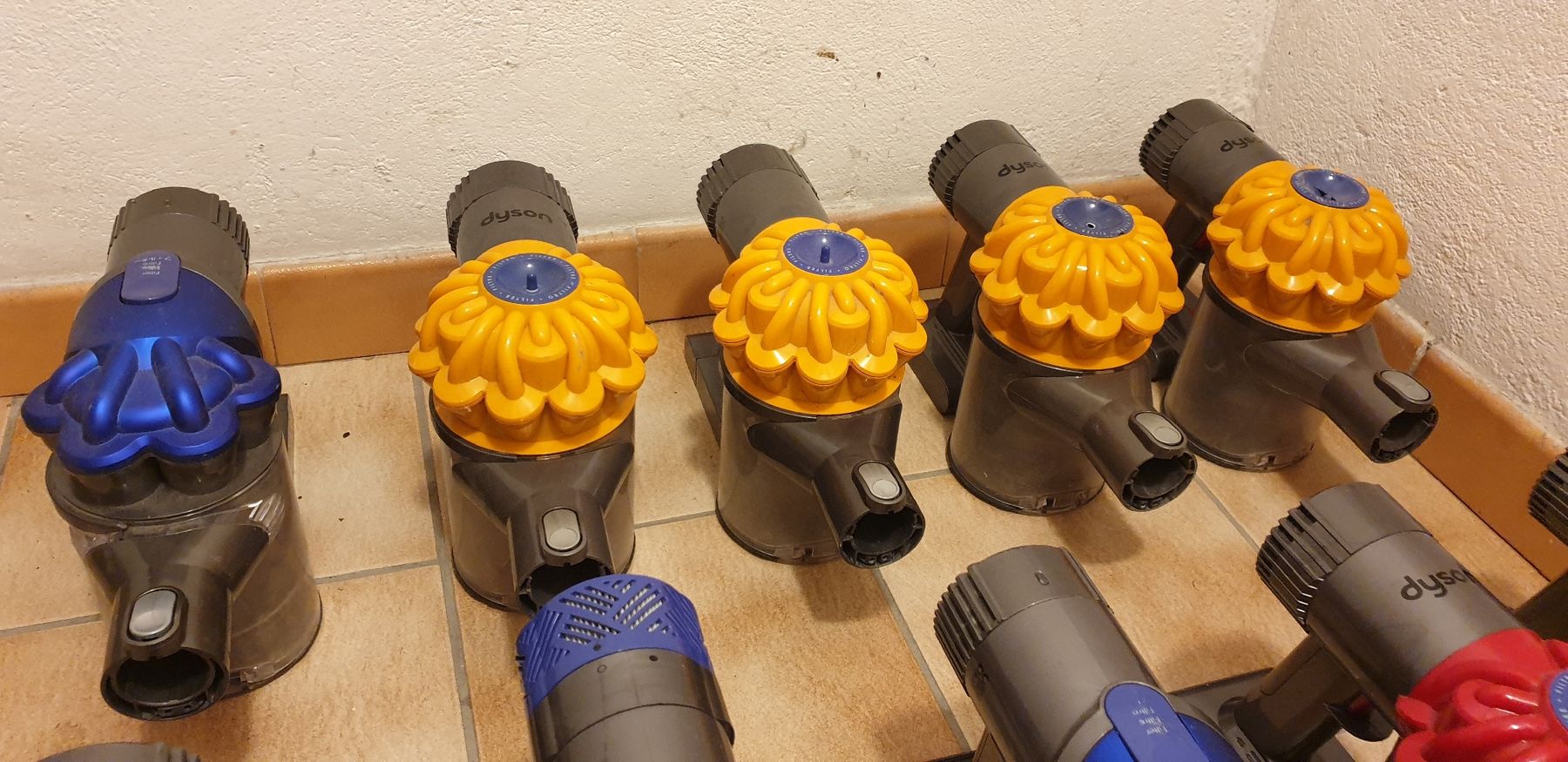 Dyson Aspirapolveri & Accessori: 10x Stuck Dyson Staubsauger !! – Difettoso da Saxonne (Ayent) venduto da SnowRoof 2