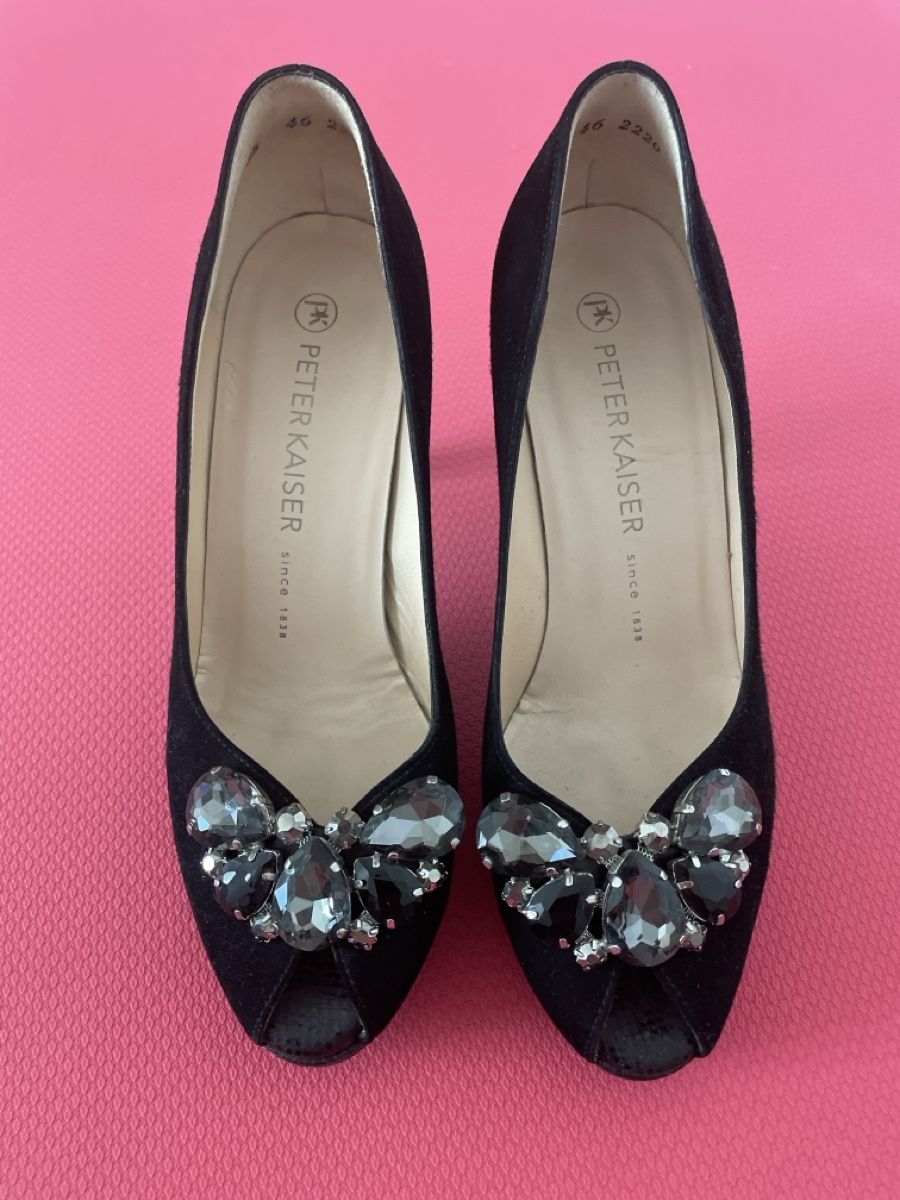 Kaiser Scarpe da donna: Pumps Peter Kaiser schwarz mit Schmuckstein-Applikation 36 – Nuovo (secondo la descrizione) da Baar venduto da adele06