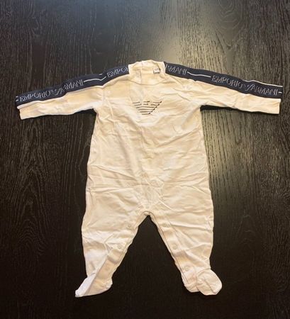 Für Modebewusste Babys - Armani Langarm Strampler, Gr. 62