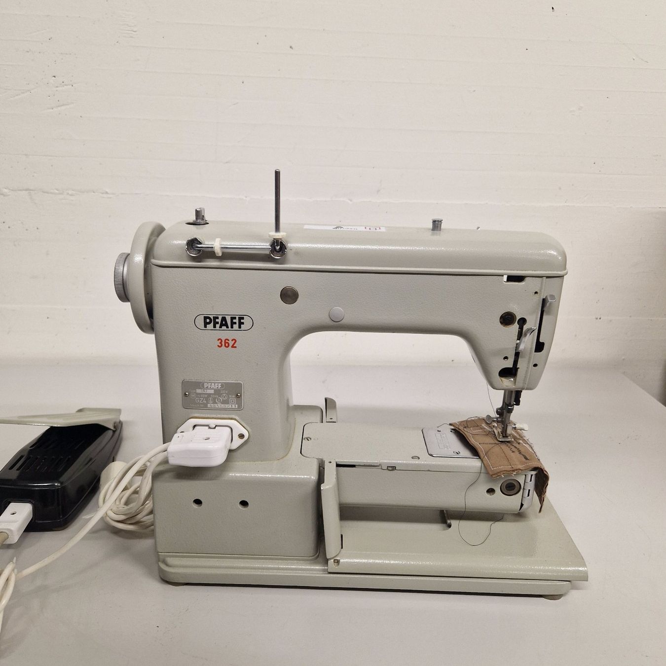 Pfaff Macchine da cucire: Pfaff 362 Industrie Nähmaschine – Usato da Bern venduto da latrouvaillebern 3