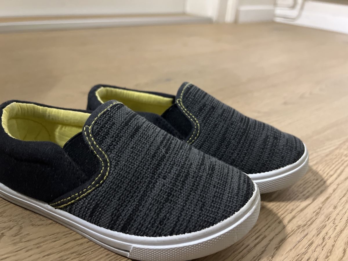 Schuhe für Jungen: HausSchuhe oder leichte Strassenschuhe Gr 27 – Gebraucht aus Oensingen von katepe