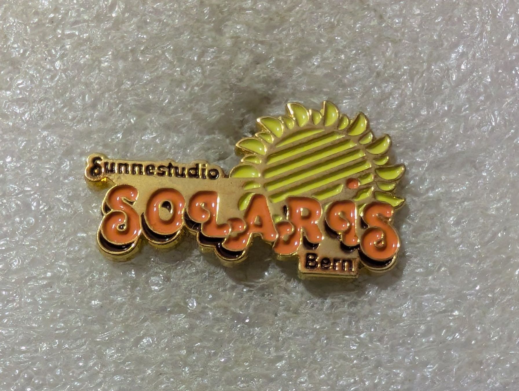 Placchette & Badge: Ansteckpin 178: Sunnestudio Solar Bern – Usato da Oppligen venduto da Pin-Fall-Shop