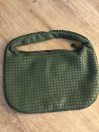 Grüne Handtasche, neuwertig, super Zustand für den Frühling