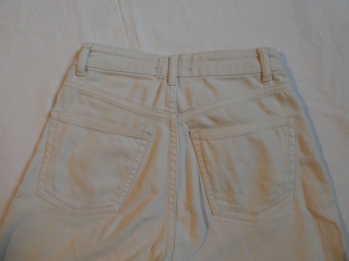 H&M Jeans: Jeans blanc crème H&M, taille 32 – Usato da Tavannes venduto da callie.mcli 2