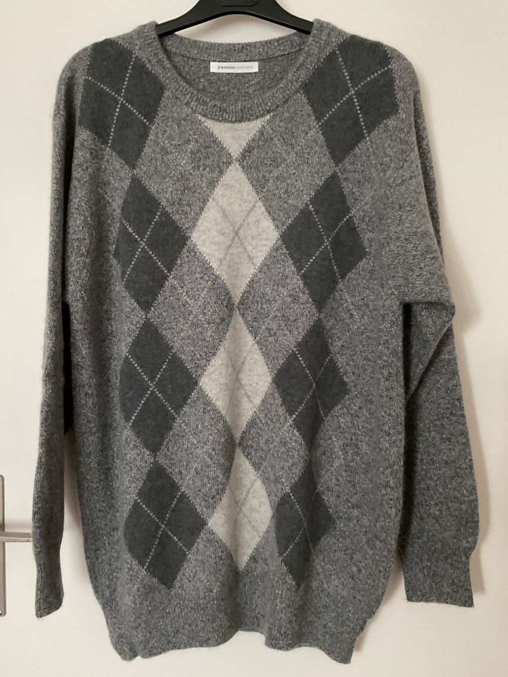 Maglioni & Felpe: JOHNSTONS Scotland 100% Kaschmir Pullover Gr 48 grau NWRT – Usato da Urdorf venduto da alda02