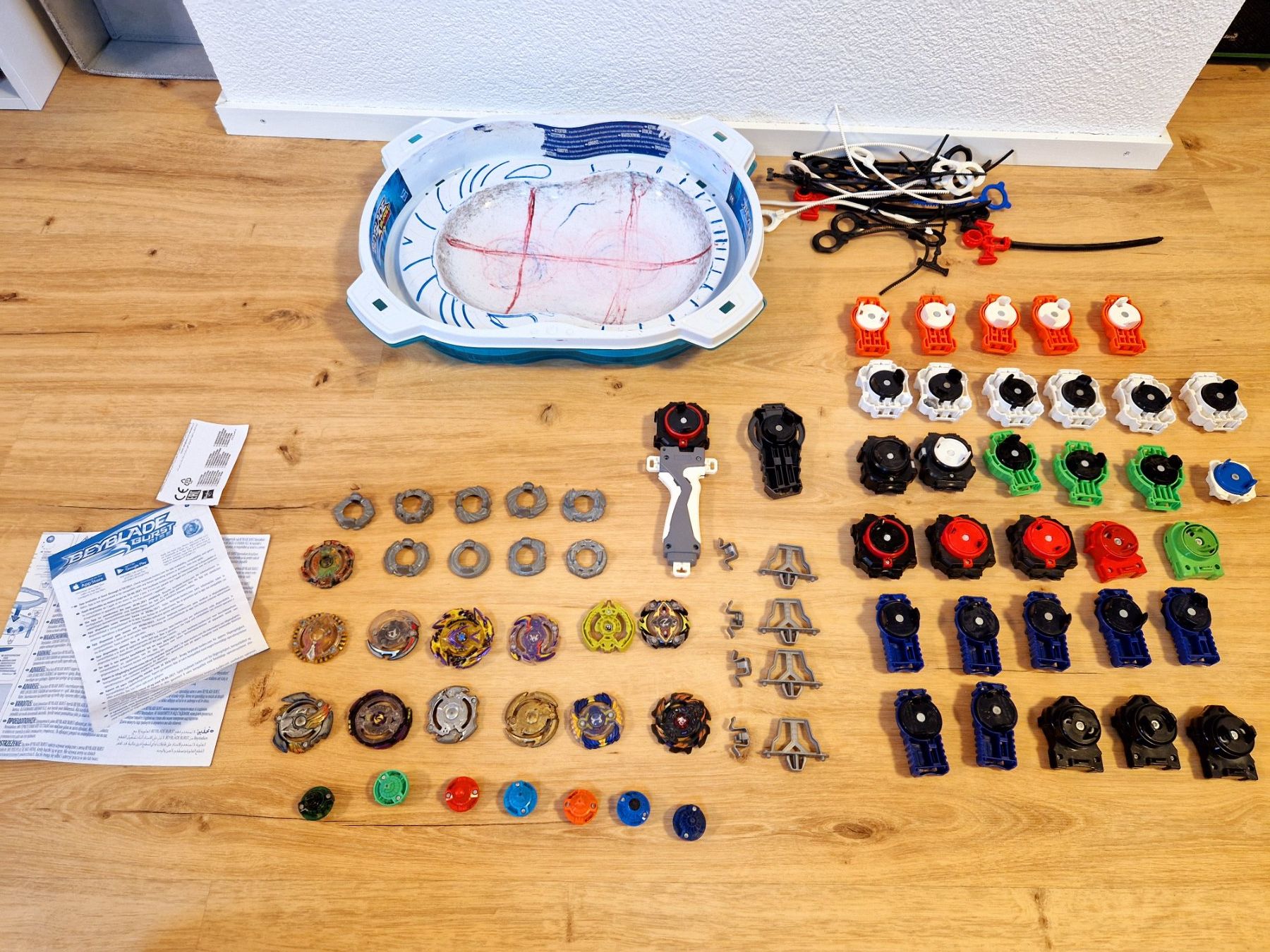 Giocattoli: Beyblade Burst Rise HyperSphere Battle Set mit Extras TOP – Usato da Schaffhausen venduto da thugNme 3