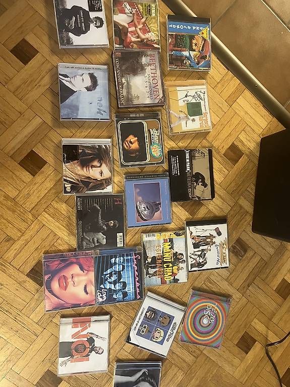 Tutti i DVDs: Lot de 40CD et 4 DVD – Usato da Genolier venduto da lor_x8s5 1