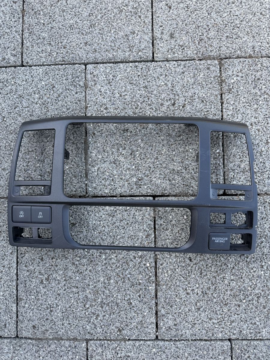 Volkswagen Tutti pezzi di ricambio auto: Cornice cruscotto VW T5 plastica nero usato – Usato da Wangs venduto da JackA88