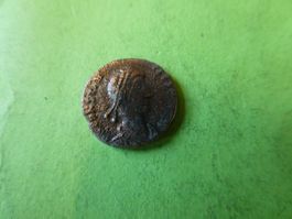uralte Bronzemünze 15 mm     2.18 g