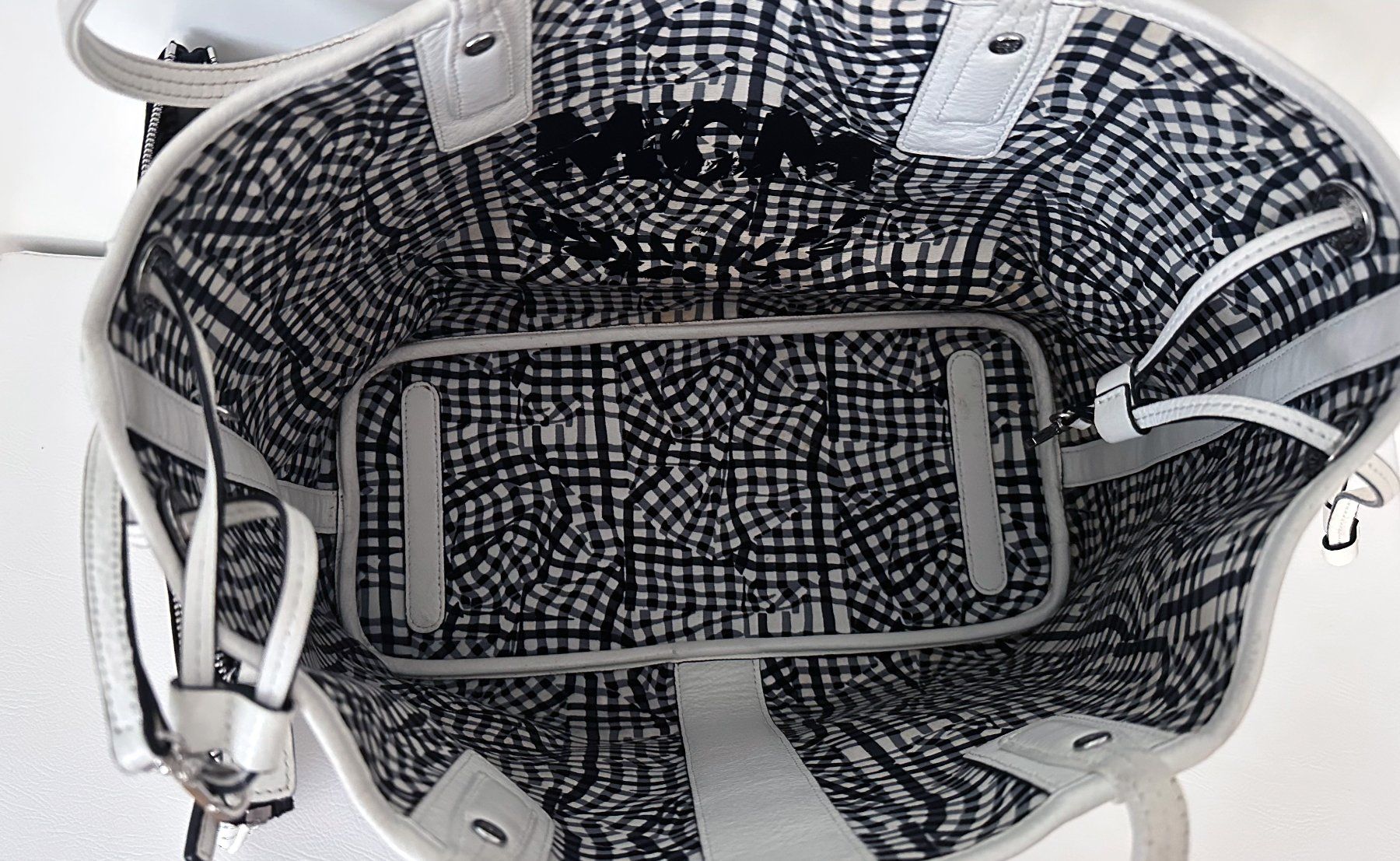 Mcm Borse da donna: MCM Liz Reversible Shopper Medium in White Visetos – Usato da Au SG venduto da nic_7wpf 3