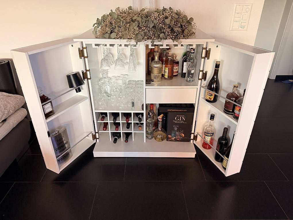 Ladenausstattungen & Messebau: Bar weiss – Gebraucht aus Lohn-Ammannsegg von YAS_85 2
