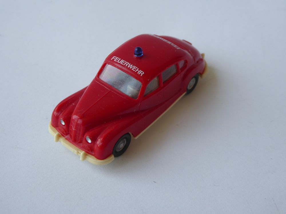 Modèle Réduit BMW 501 Rouge Bordeaux - Échelle H0 1/87 - Marque Wiking - Occasion Excellent état