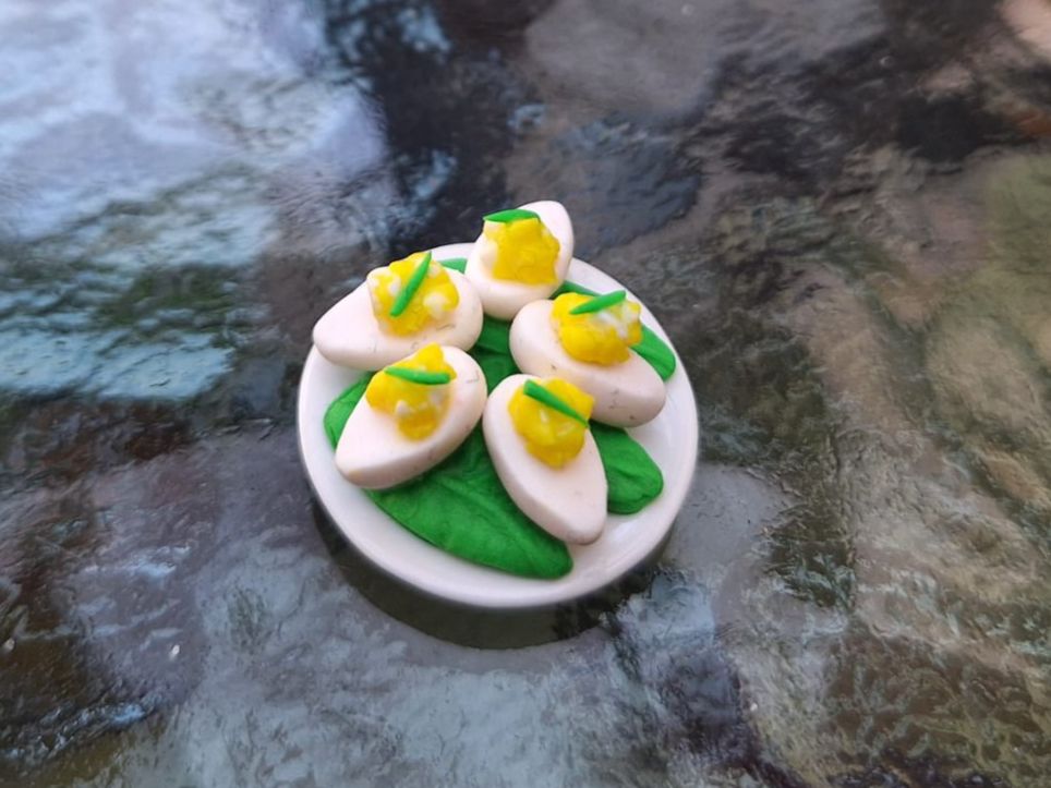 Case e mobili per bambole: Handmade Gefüllte Eier – Nuovo (secondo la descrizione) da Zürich venduto da HandmadeTinyFood