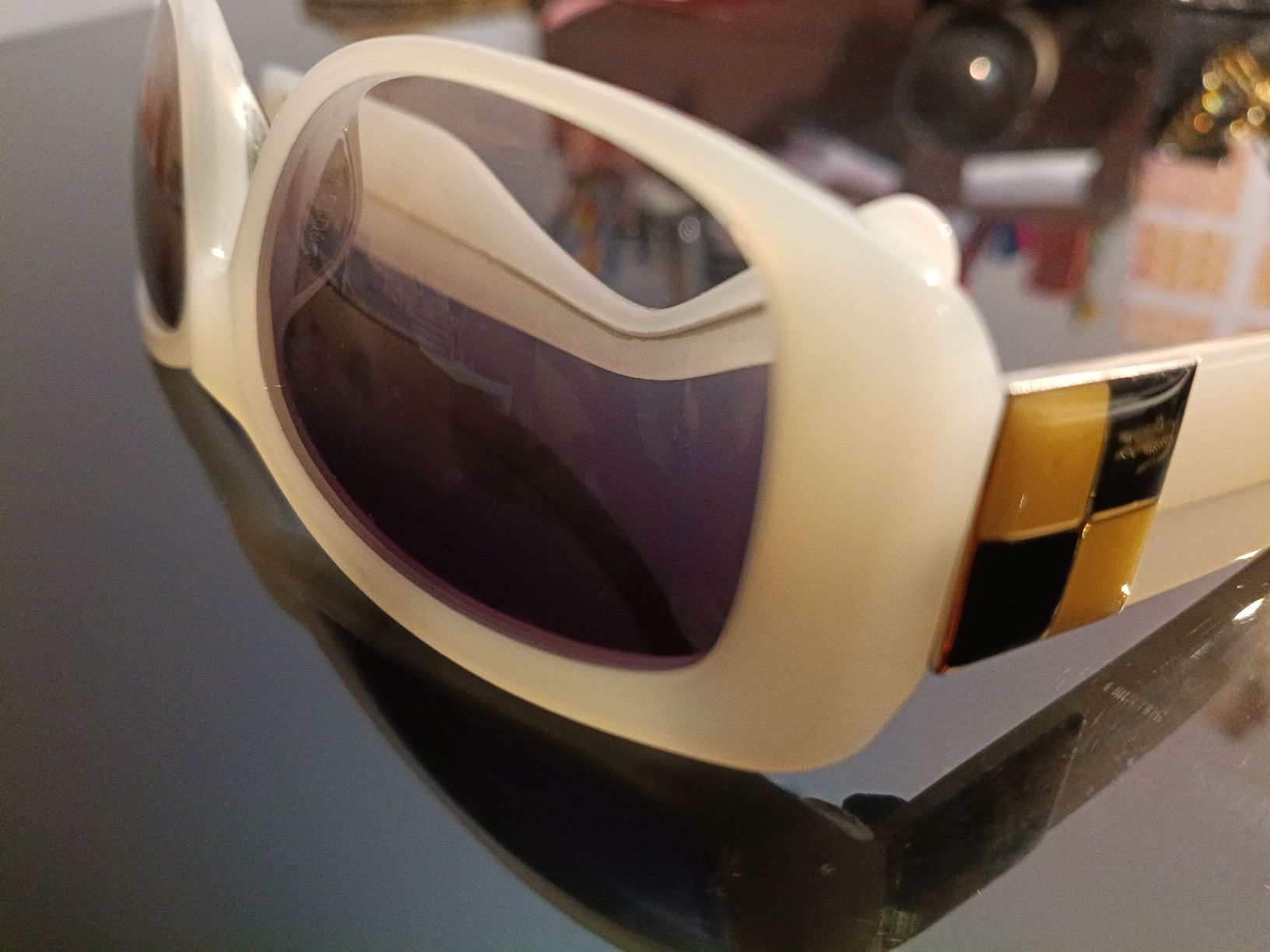 Occhiali & Lenti: Retro Sunglasses - Lacoste, Creamy-white Frame – Nuovo (secondo la descrizione) da Zürich venduto da cat_9cvz 2