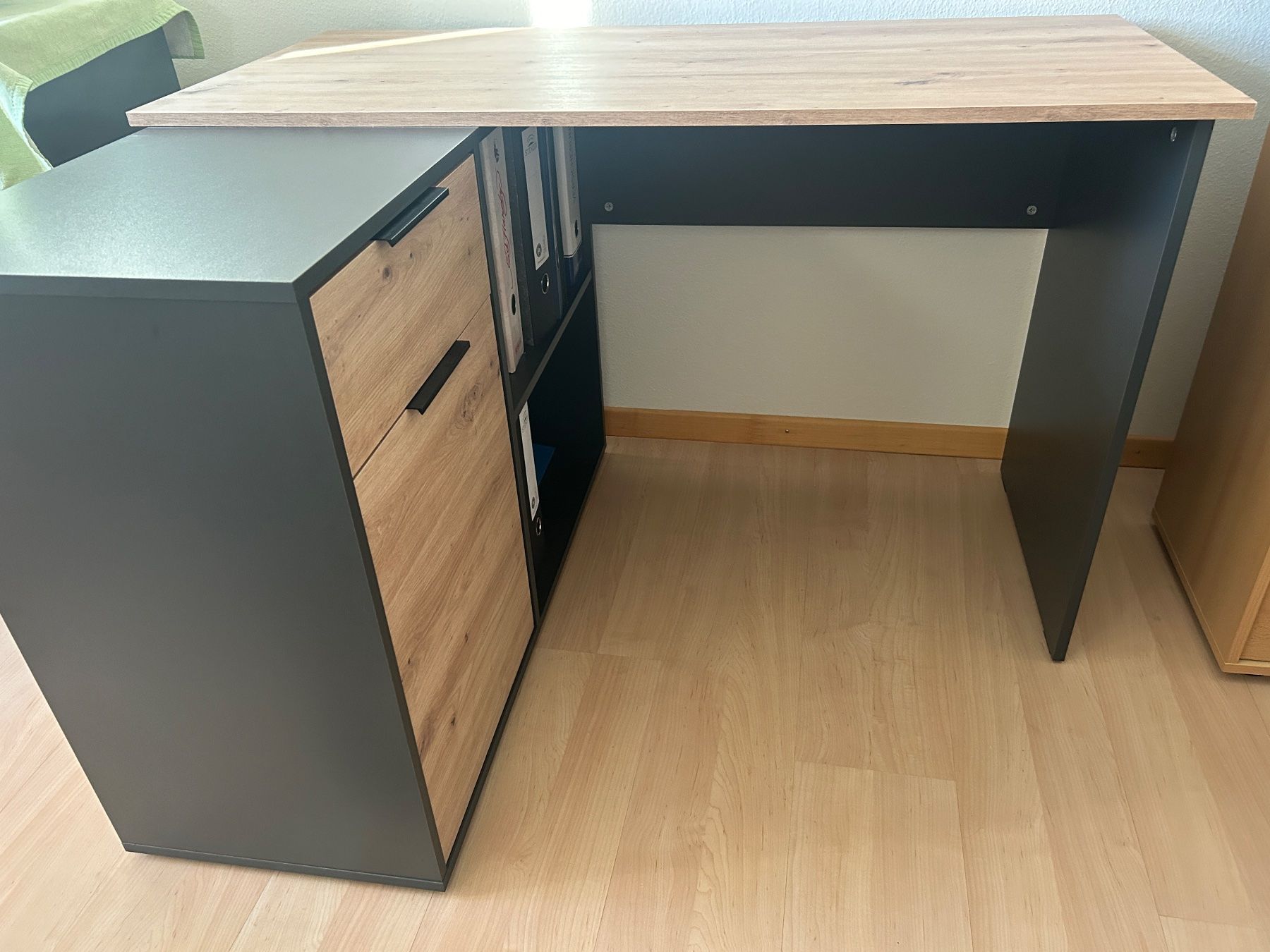 Scrivanie: Brauner schöner Schreibtisch – Usato da Thayngen venduto da nad_5syh 4