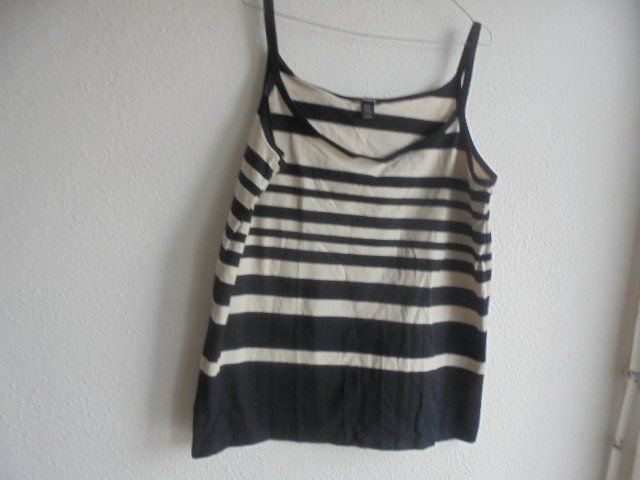 H&M Tops: Top s/w Gr. XXL H&M NEU – Neu (gemäss Beschreibung) aus Hinwil von Glasperlen 2