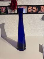 schöne grosse blaue Vase