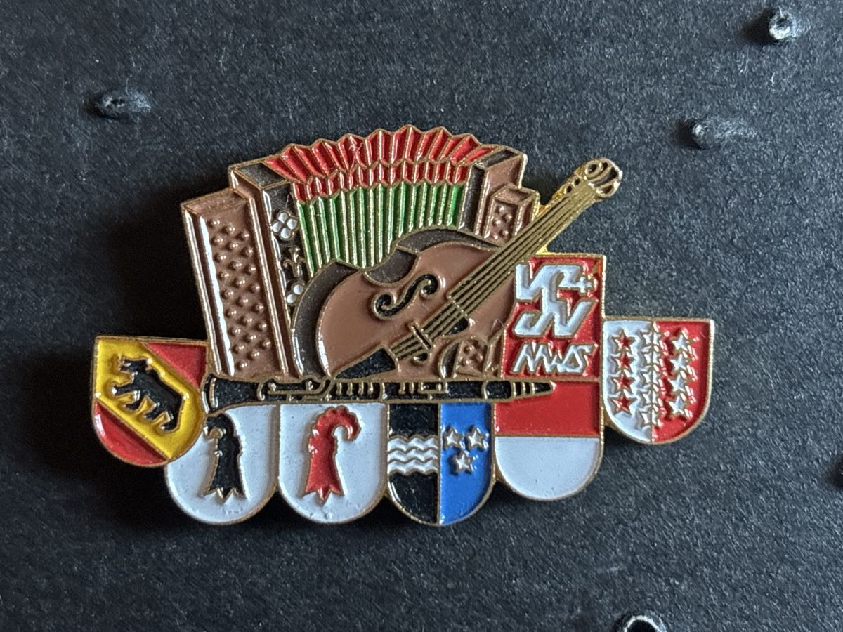 Plaquettes & Badges: Pin Schweizerörgeli  – D'occasion à Lützelflüh-Goldbach par NicoleL.
