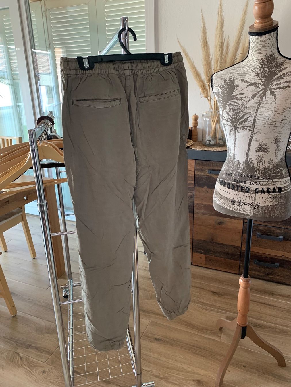 H&M Hosen: Pantalon kaki H&M viscose T38 – Gebraucht aus Perroy von barballalla 1