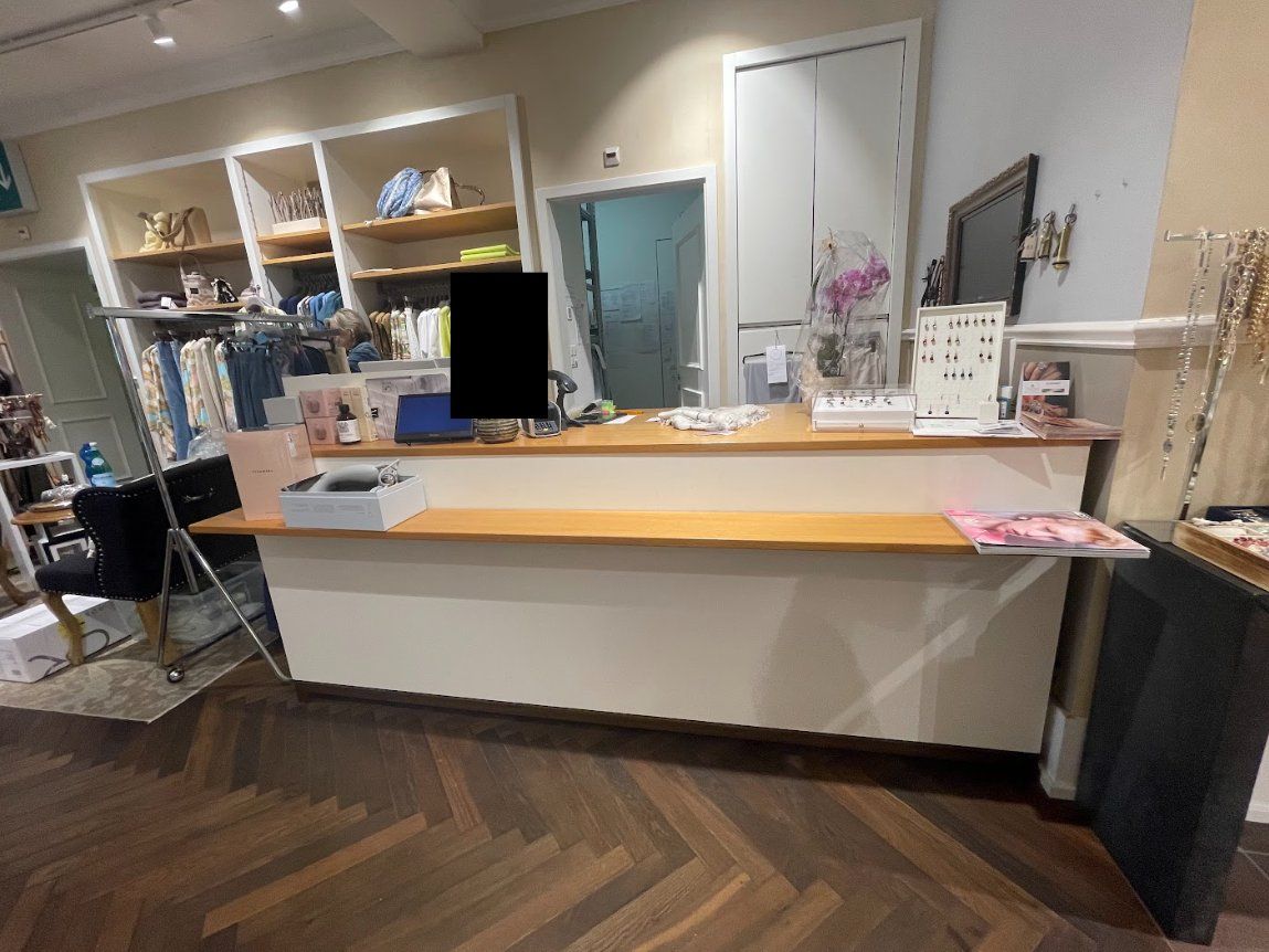 Allestimento di negozi e stand fieristici: Verkaufstresen – Usato da Winterthur venduto da Zymonick1984