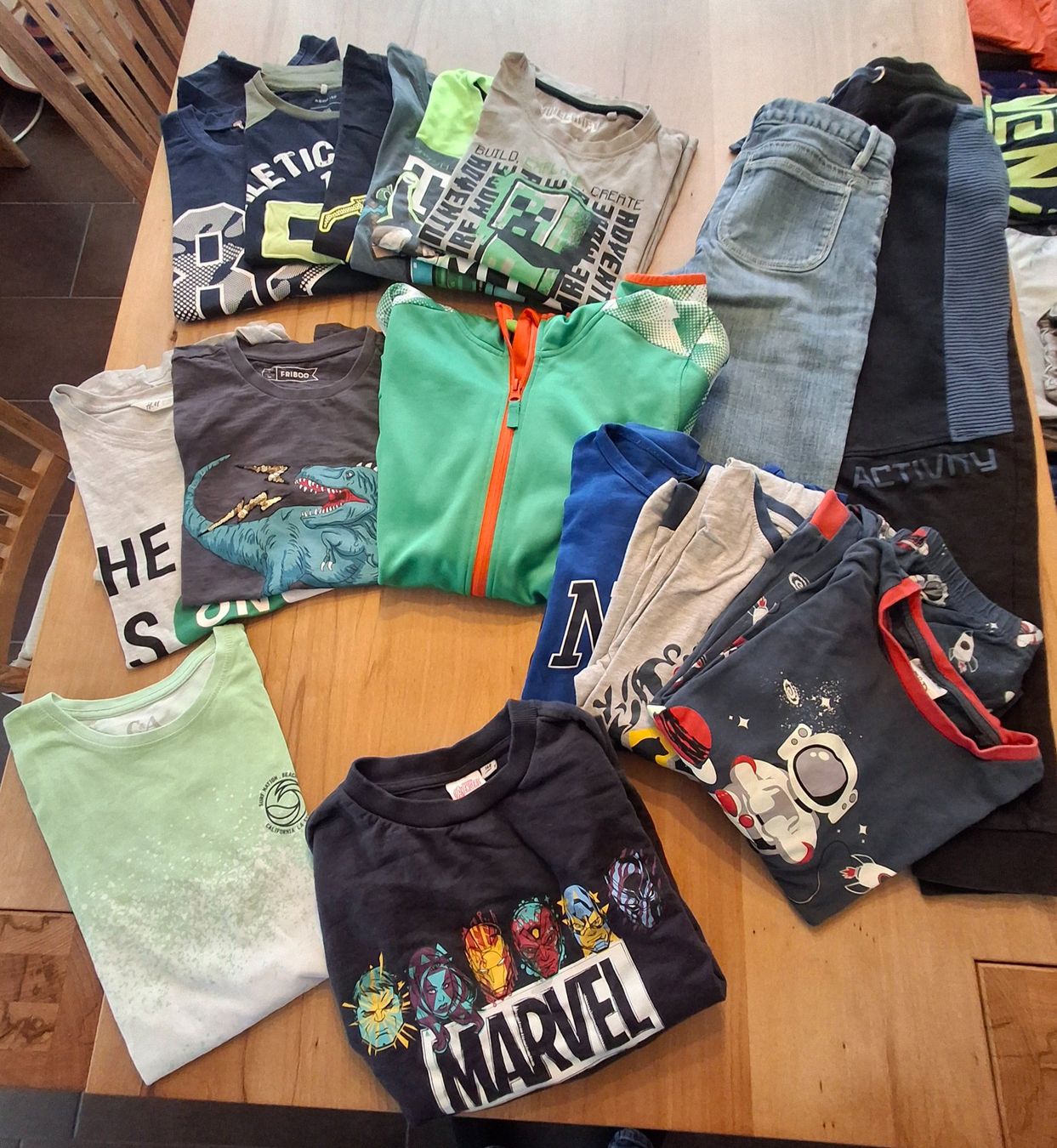 Lotti & Set di vestiti: Kleiderpaket Jungs, Gr. 146 – Usato da Bilten venduto da pelanov