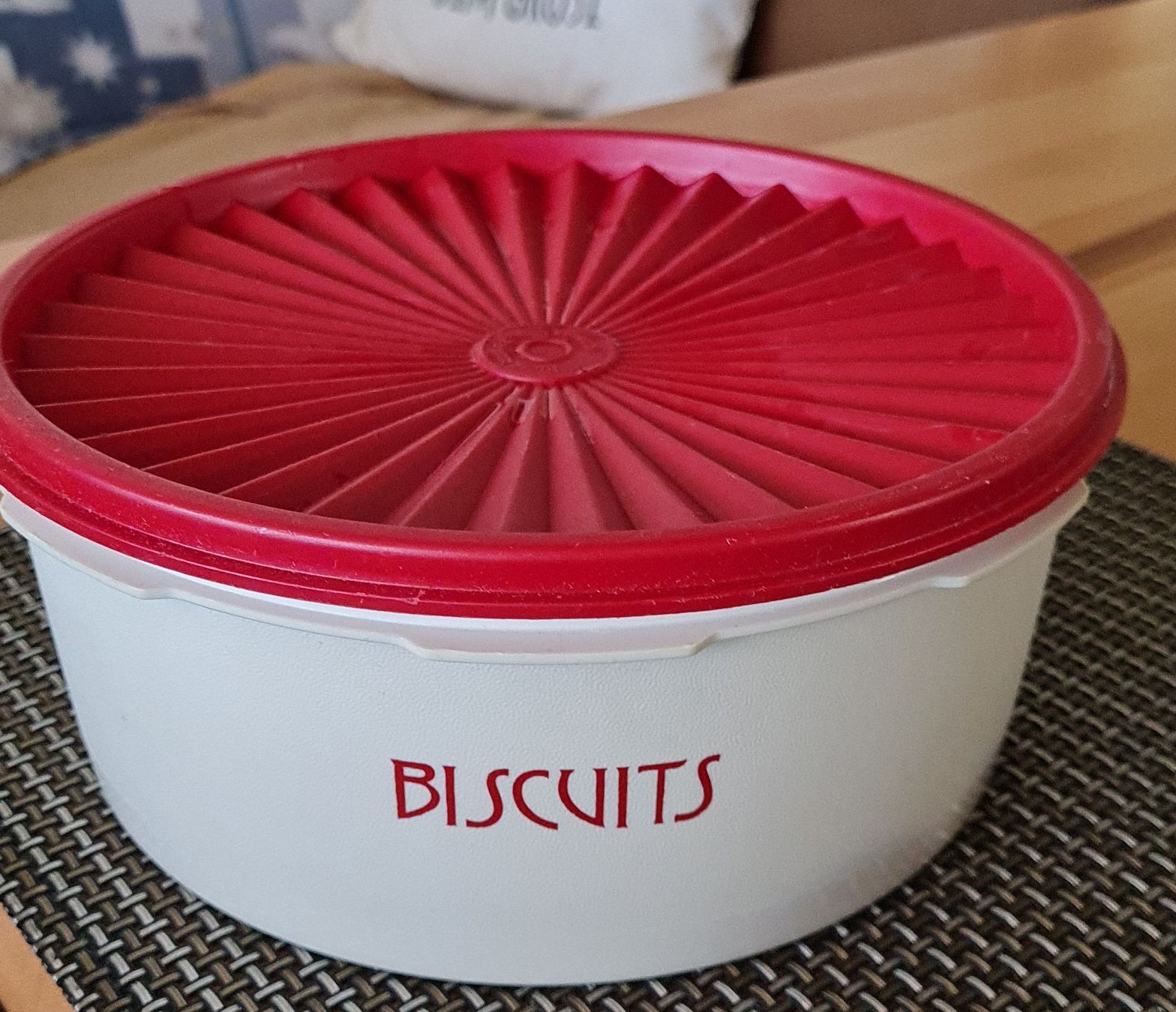 Vintage Tupper Keksdose mit Deckel wie neu (Neu (gemäss Beschreibung)) in Münsingen für CHF 21 – mit Lieferung auf Ricardo kaufen