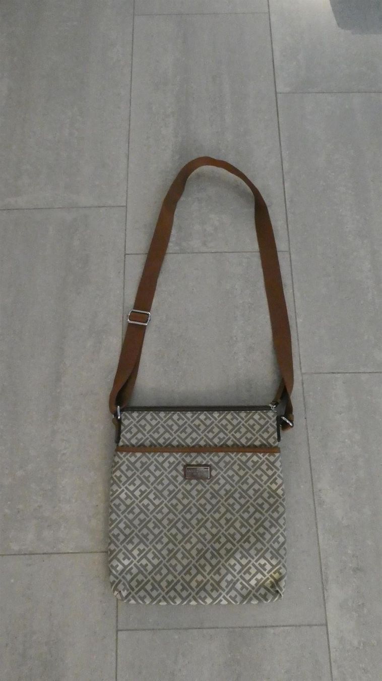 Taschen für Damen: Tommy Hilfiger, schöne Tasche – Neu (gemäss Beschreibung) aus Wiesendangen von Sinhuk 1