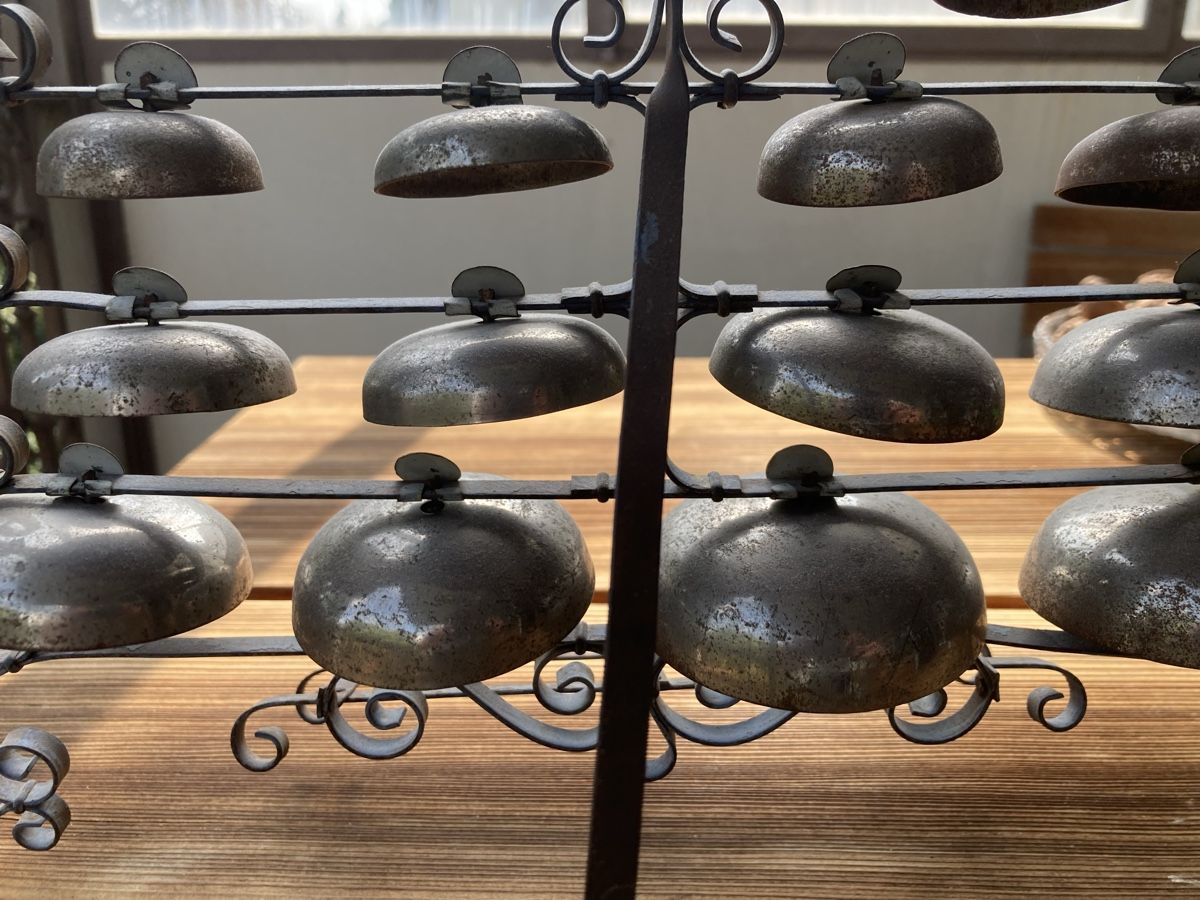 Campanacci mucche: Sehr altes Tisch-Glockenspiel – Usato da St.Gallen venduto da WrigleyCH 6