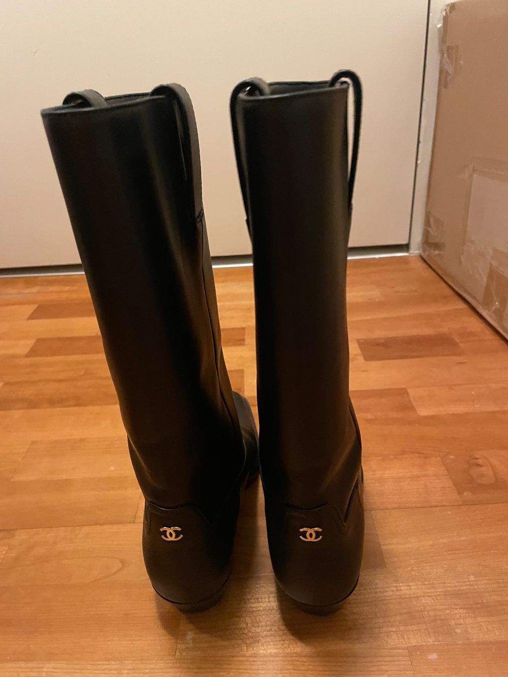 Chanel Scarpe da donna: Chanel Cowboy Boots -  like new – Usato da Zürich venduto da Mariva1 2