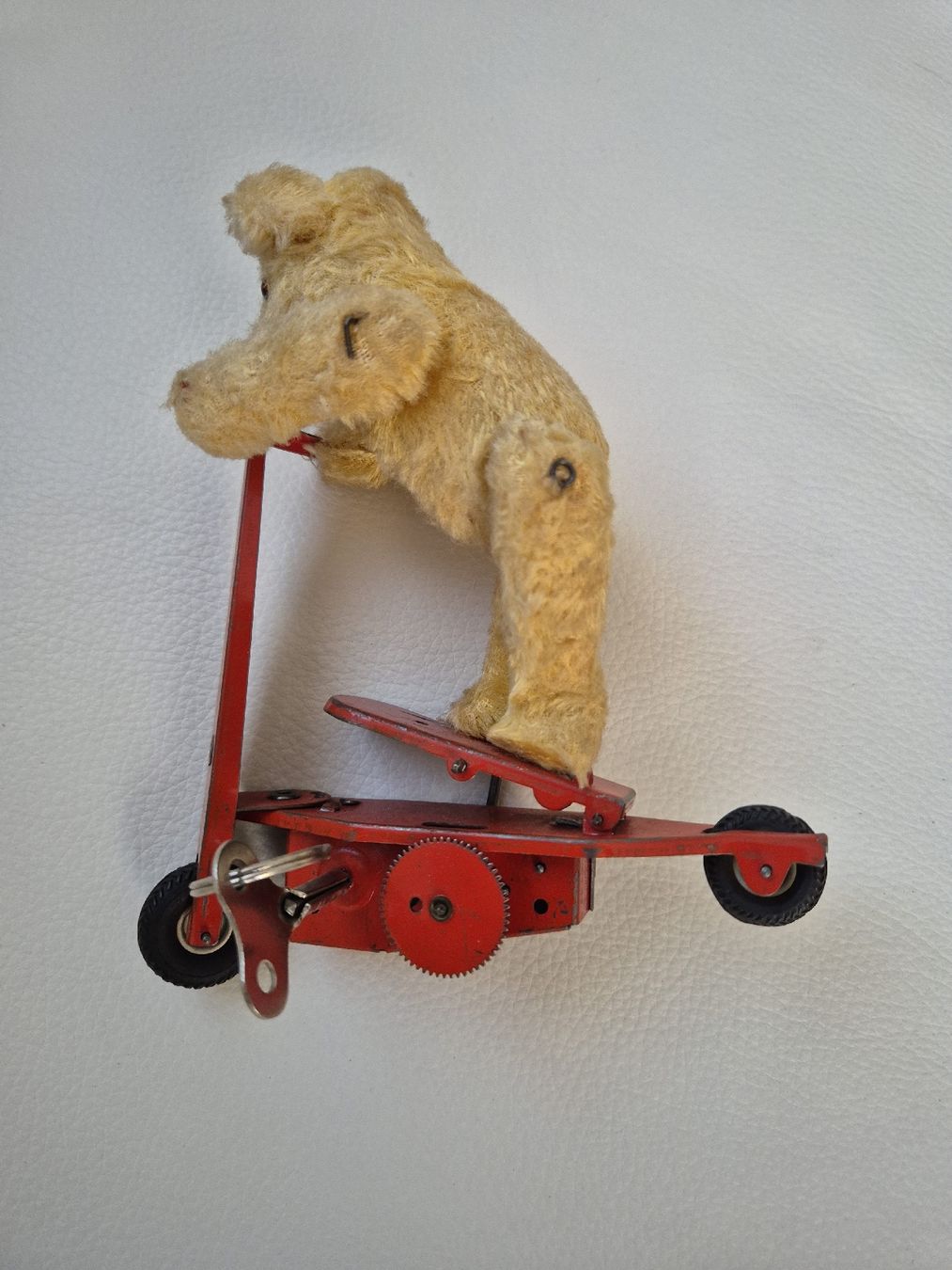 Giocattoli: Teddybär auf rotem Roller Blechspielzeug – Usato da Wettingen venduto da ros_s7sq 1