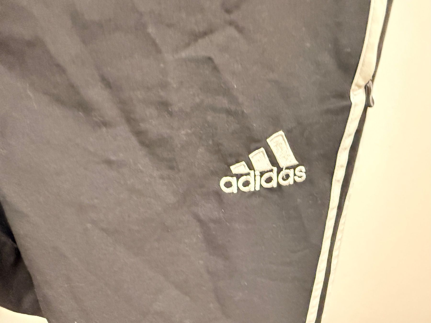 Adidas Pantaloni: Original Adidas Trainingshose schwarz – Usato da Zürich venduto da celai. 1