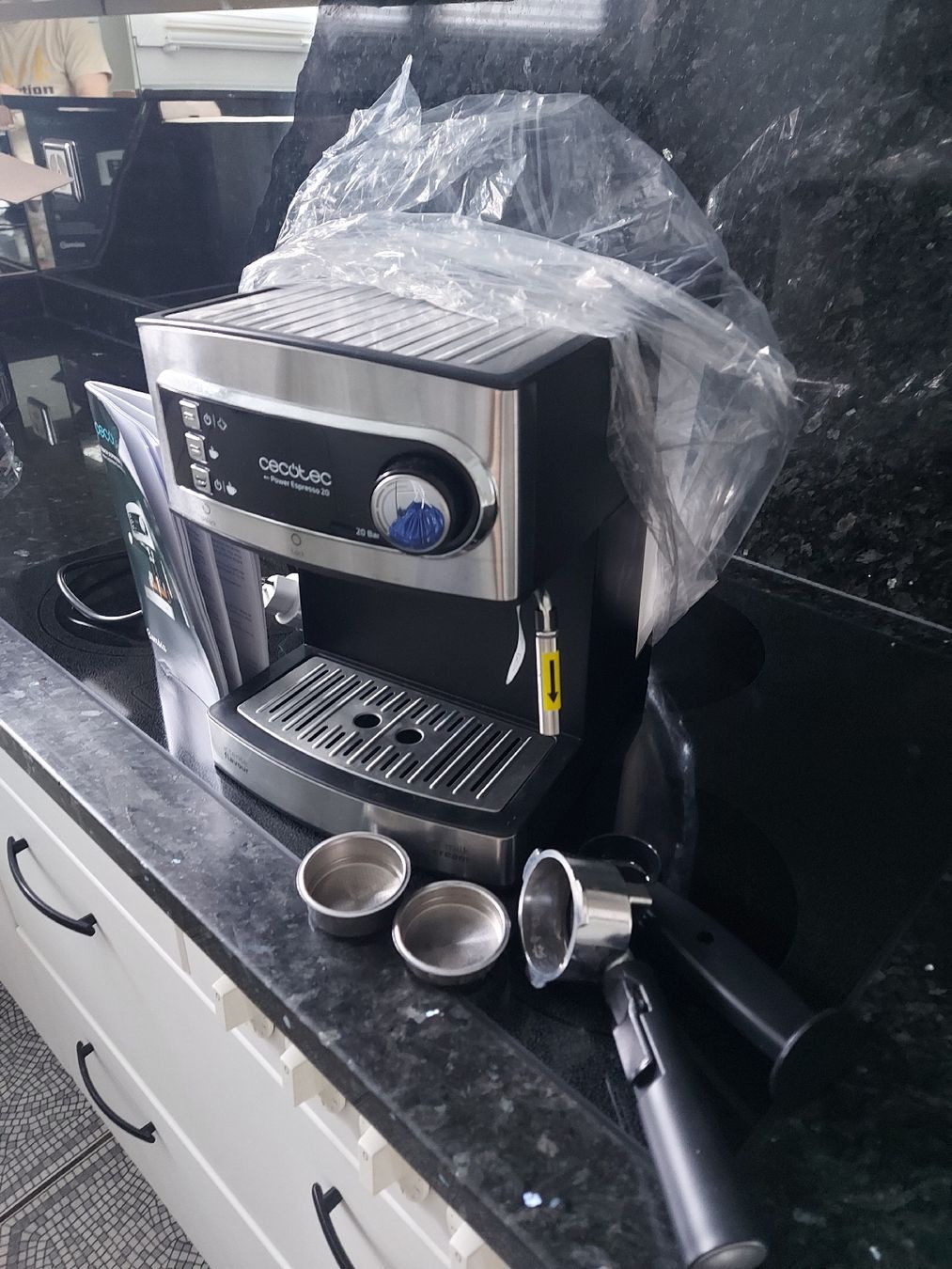 Macchine per caffè & Macchine per espresso: Cecotec Cumbia Power Espresso 20 Bar Coffee Maker, almoss ne – Usato da Zürich venduto da ari_wrn8 1