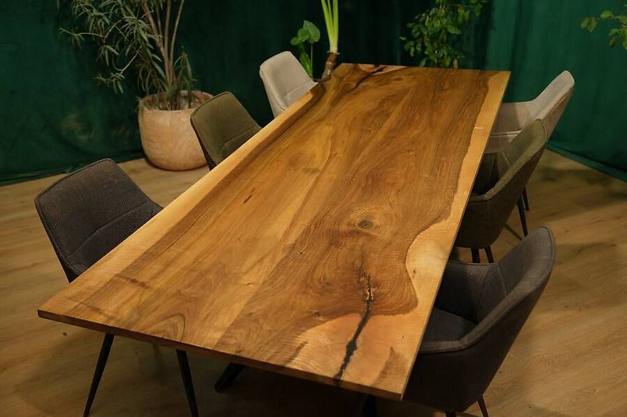 Tavoli: Schweizer Nussbaumtisch - mit Schweizer Kante – Usato da Walchwil venduto da Swissdesign_Haag 2