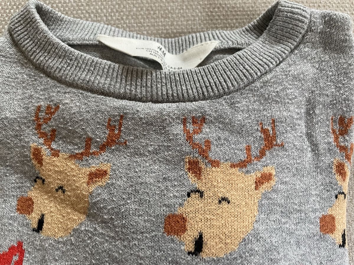 H&M Pulls et sweat-shirts: Weihnachtspullover Grösse 122/128 – D'occasion à Goldswil par Fisel