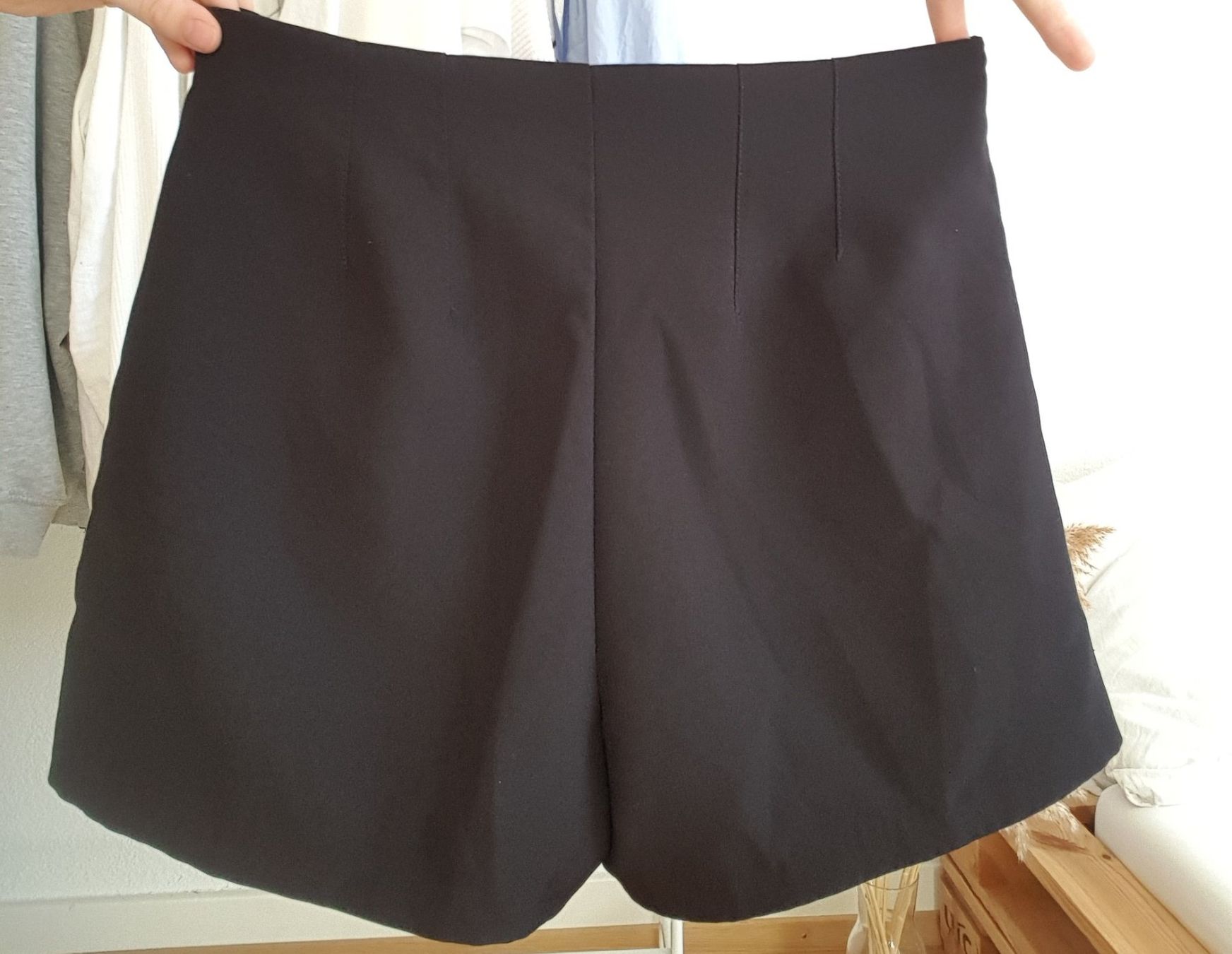 Pantaloni: kurze Stoffhose Grösse 42 schwarz – Usato da Bern venduto da melaniezurbuchen 2