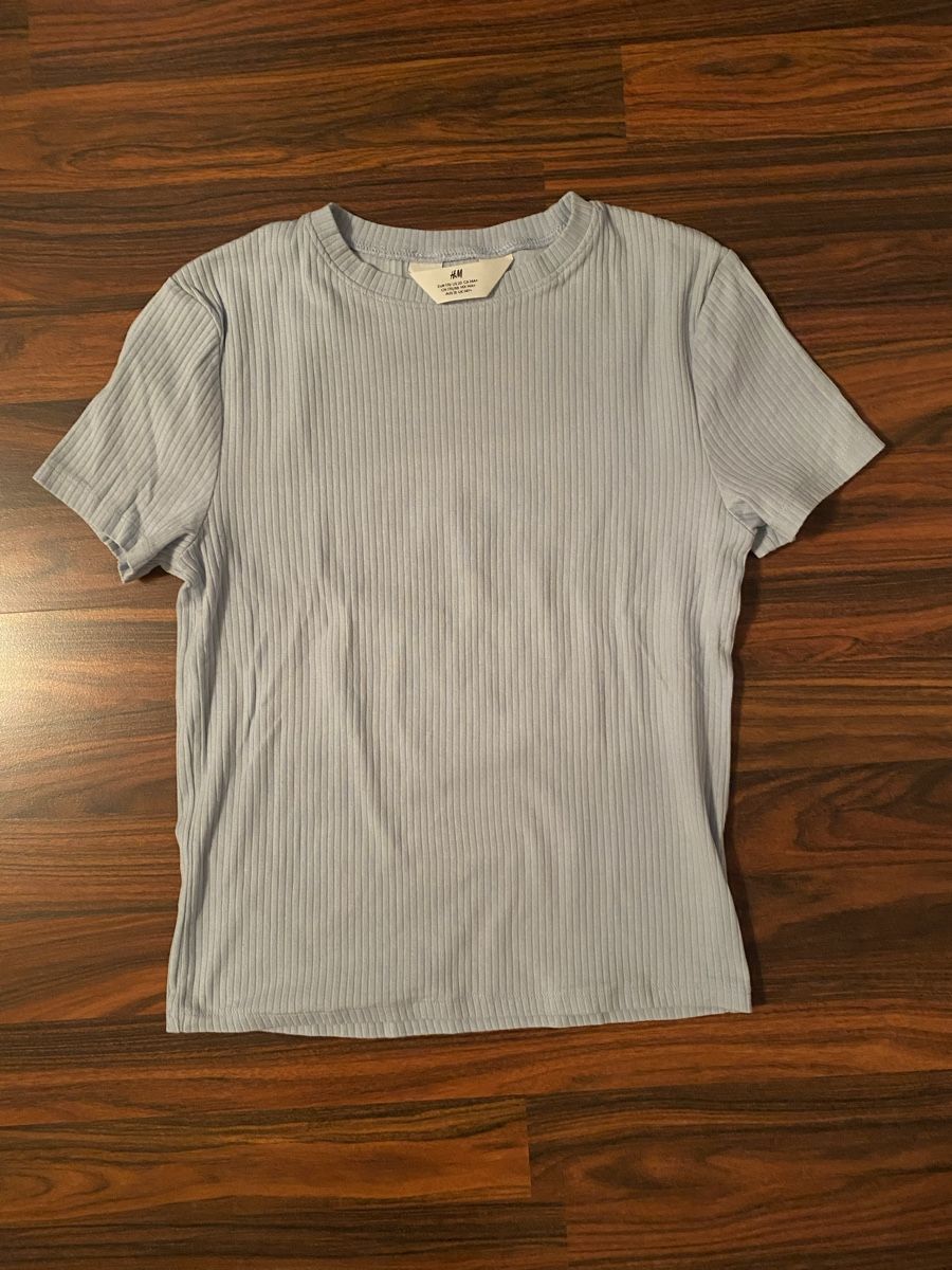 H&M Camicette, T-shirt & Top: Hellblaues T-shirt – Nuovo (secondo la descrizione) da Gretzenbach venduto da Lina.67