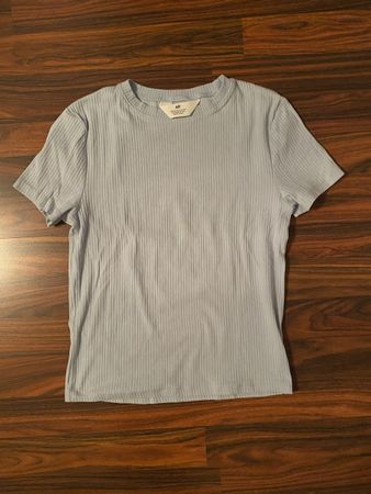 Hellblaues T-shirt